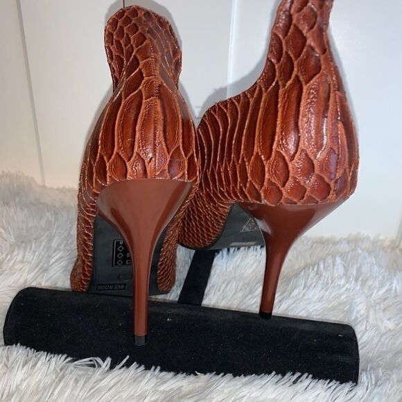 NWOT Bertinni Embossed Heels  - Picture 8 of 10